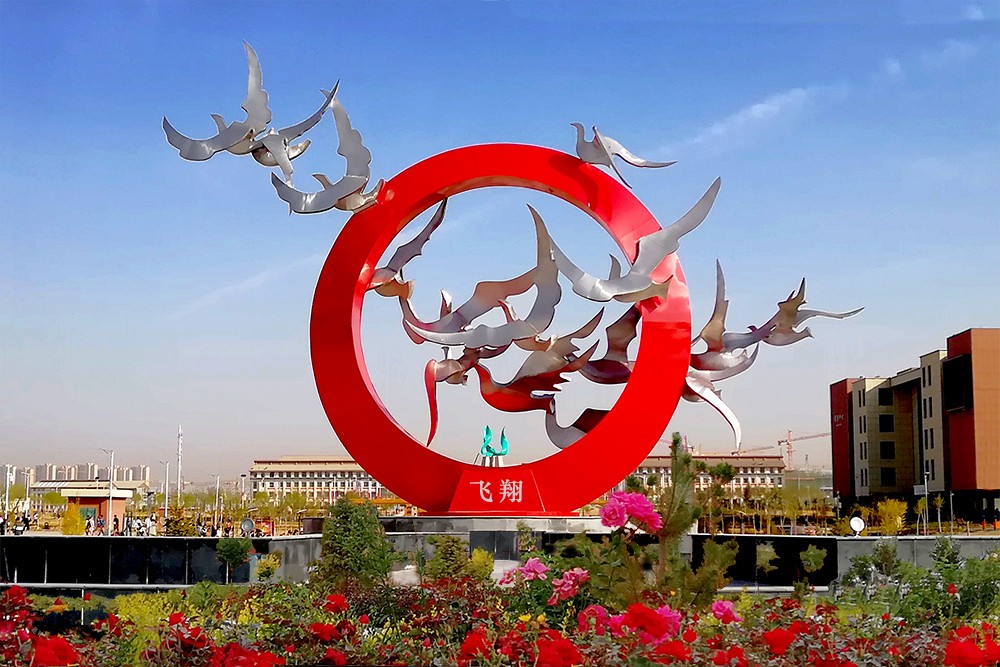 1555984604472038645.jpg 校园雕塑《飞翔》190423-1000-667.jpg