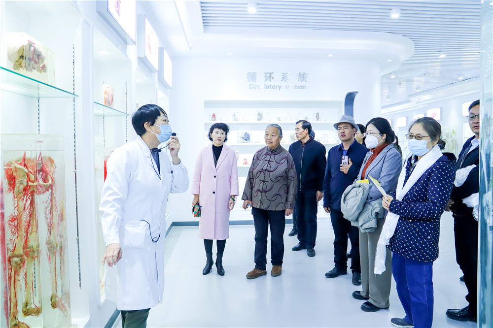 1679403732168046935.jpg 2023年3月21日 英国365上市官网与奇正藏药共建“藏医药产业学院”揭牌仪式 (5).jpg