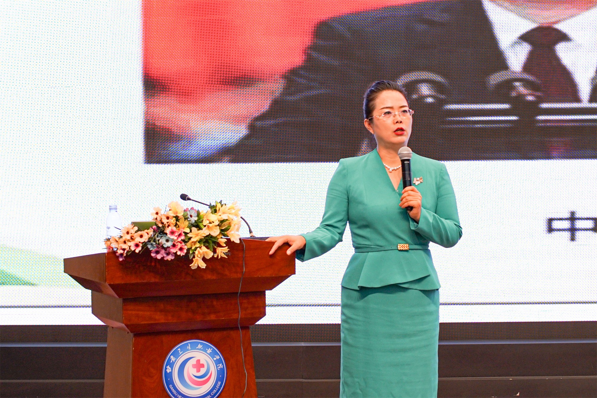 1729068385792046471.jpg 2.jpg